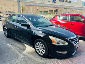 Nissan altima 2013 great condition: s