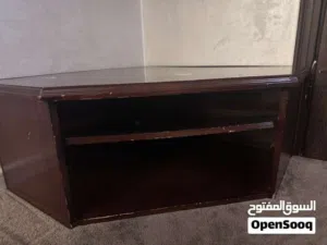 طاولة تلفزيون