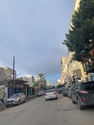 فيلا ثالثا طوابق مفصولات بها محلات وشقق كبيرة موقع تجاري بامتياز شارع مصحة الشفاء