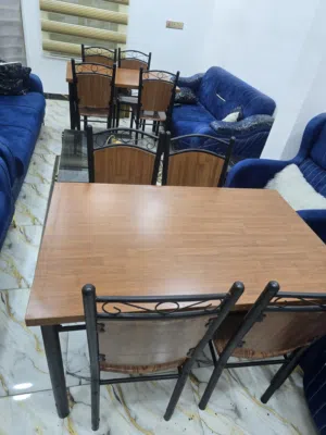 ميز طعام بحالة جيدة