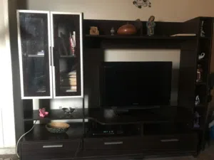 مكتبه تلفزيون وكتب بحاله جيده جدا