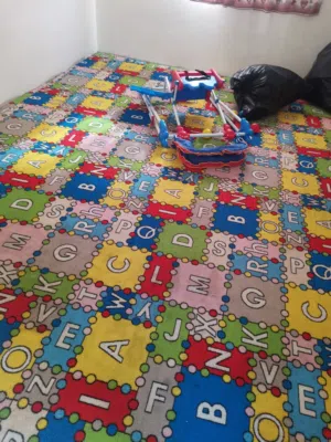 مكيت اطفال مستعمل بحالة ممتازة 4 قطع.