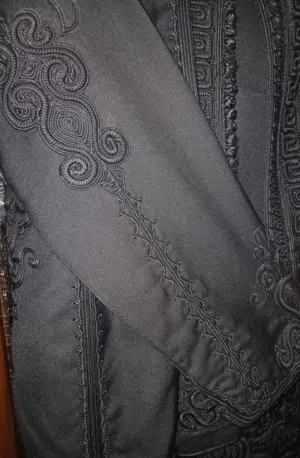 سلام عليكم متوفر زبون نص يد حاجة نضيفه لبسة وحده مقاس 11/12السنة حاجة نضيفه بادن الله مكاني الصريم