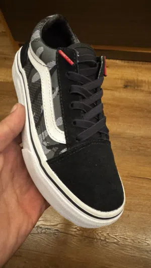 Vans Old Skool Jr. Pattern Camo sneakers in Black and True White