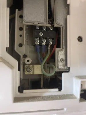 مطلوب كيبل كهرباء او ضفيره كهرباء ثري فيز مستعمل ونضيفه وسعرها حلو بحدود 90 متر الي عنده لا يقصر