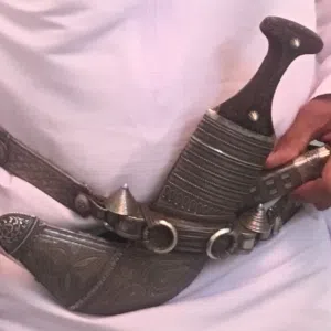 مطلوب خنجر بسعر مناسب