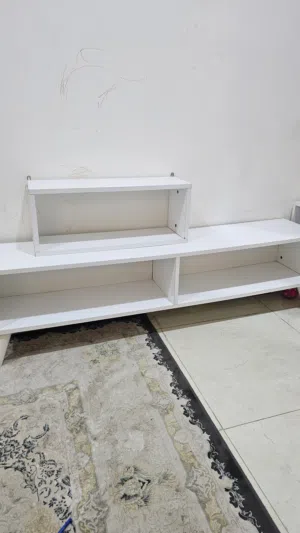 ميز تلفزيون مع ارفف تعليك عدد 2 جديد ونظيف جدا