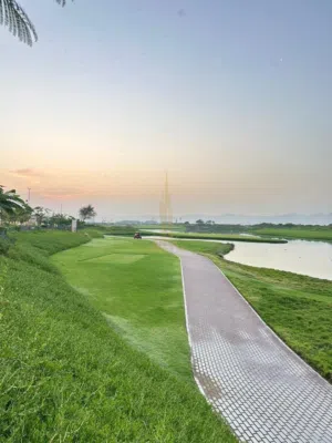 Live luxury between sea & golf in Al Mouj