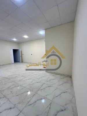 طابق تجاري للايجار حديث في منطقة الطويسة ، المساحة 200