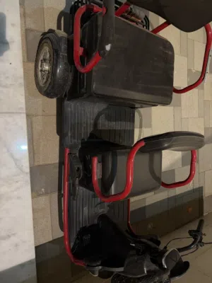 سكوتر احمر و اسود