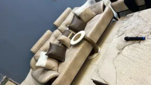 غرفه جلوس طقم ملكي فاخر مع طاوله صغيره