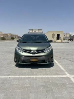 Used Toyota Sienna in Muscat