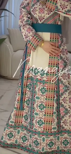 للبيع – ثوب فلسطيني أنيق وفاخر لبسه واحده فقط