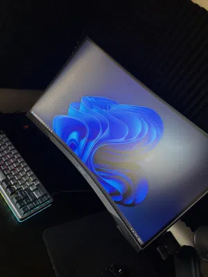 شاشة سامسونج 240hz 1440p G7