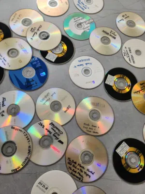 مجموعة كبيرة أقراص DVD (مسلسلات، أفلام، وألعاب كمبيوتر)