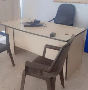 مكتب خشب لاتيه للبيع