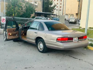 فورد كراون فكتوريا محرك 8v 46   حالة ممتازه قيادة ممتعه قليله الأعطال  تحتاج اطارات فقط