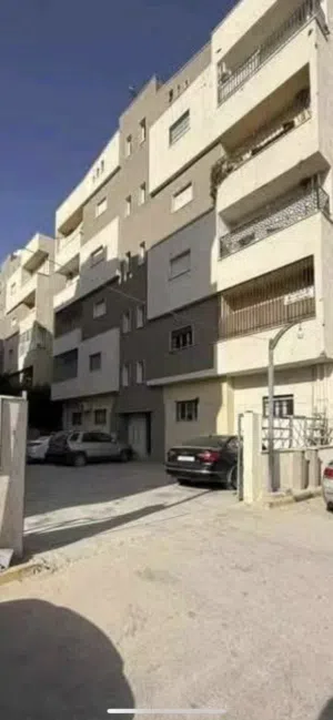 شقة جديدة للبيع ( حي الياسمين 2 ) الخلاطات صالحة لسكن عائلة كبيرة أو الاستثمار