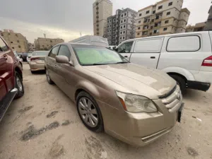 للبيع: تويوتا أفالون 2007 فضي - نظيفة جداً