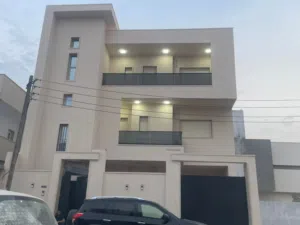 فيلا فاخرة الدعوة الإسلامية قرب مسجد الحسن و الحسين