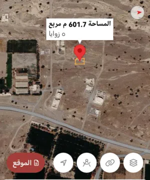 كوورنر مساحتها 600 متر قريبة جداً من شارع القار