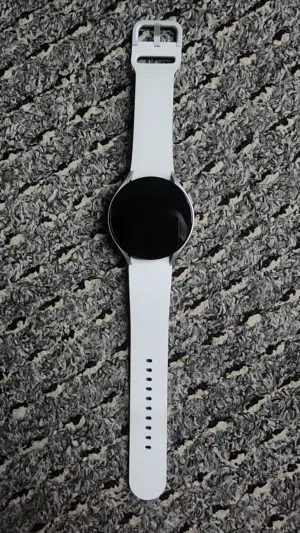 ساعة سامسونج جالاكسي واتش 5 (Galaxy Watch 5) نظيفة 100% مع كامل الملحقات