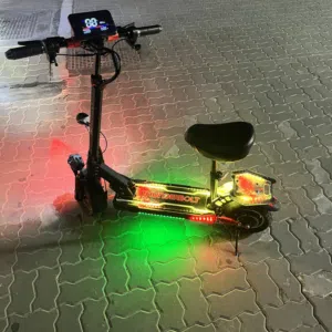 سكوتر شبه جديد ونضيف جداً قابل لتفاوض