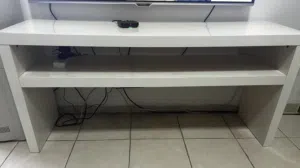 طاولة تلفزيون