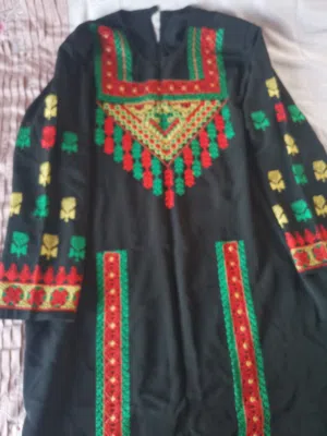 ثوب تطريز ماكنة لون اسود تطريز امامي جديد