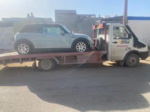 ساحبة لنقل سيارات خدمات 24داخل وخارج طرابلس