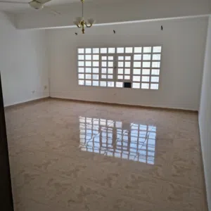 غير مفروشة . شهري3