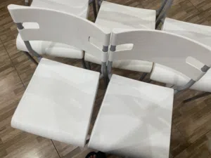 كراسي من ايكيا عدد 5 استعمال نظيف للبيع  Five IKEA chairs, clean and in good condition, for sale.