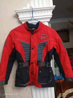 جكيت دراجه عدد 3 ثنان قياس xxL2 وجكيت صغير لعمر من 10 إلى 12 سنه