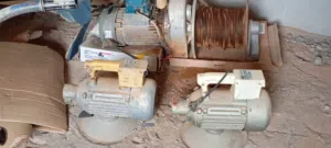 ونش كهربائي ايطالي نص طن 500 كيلو 2وهزاز خرسانة كهربائي. ايطالي
