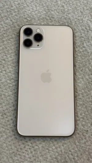 ايفون 11برو Iphone11pro مستعمل،مافيه اي خراب ولا مبدل اي قطعة (غير مفتوح من الداخل كلياً)