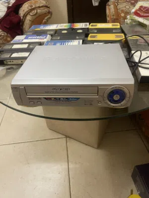 فيديو باناسونيك ياباني اصلي VHS نظيف جداً مع 17 شريط فيديو كبير وشنطة لحفظ الاشرطة