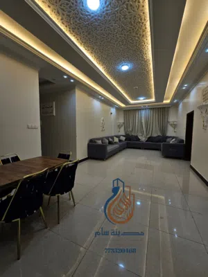 شقة مفروشة كبيرة فاخرة مديكرة للإيجار في صنعاء بيت بوس دور ثاني 4 غرف نوم وصالة 10 متر و3حمامات ب800