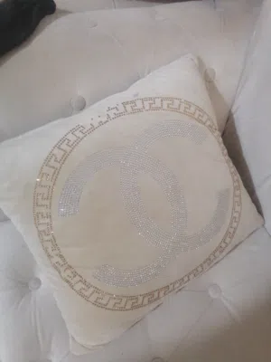 كرسي مودرن     وسادات صغيره