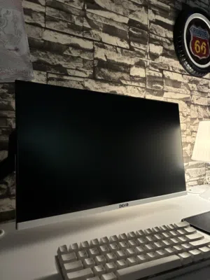 للبيع شاشة Devo مقاس 24 إنش، 165Hz، لون أبيض.