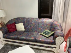 طقم صالون مستعمل مع طاولات وسط وطاولة سفره 6 كراسي للبيع