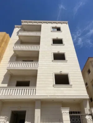 شقه للبيع نص تشطيب مساحة دور كامل حي خامس عقد تاني منطقة الفلل من المالك