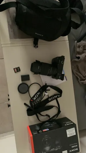 sony Alpha 6400 4k mirror less camera with 18-135 ois lense