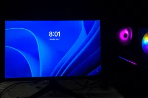 للبيع جهاز كمبيوتر كامل مع جميع الملحقات، نظيف جداً وبحالة ممتازة، استخدام خفيف جداً