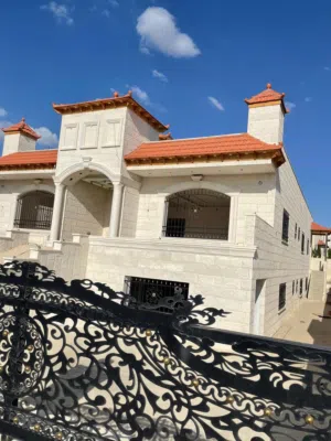 600 m2 More than 6 bedrooms Villa for Sale in Madaba Other