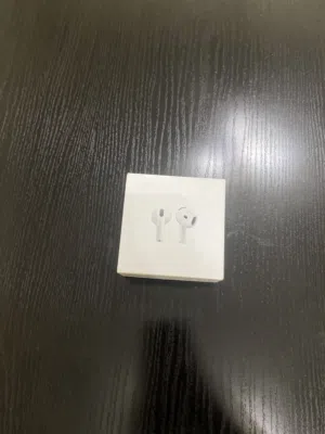 AirPods 4.