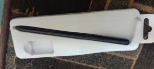 هذا قلم Samsung S Pen مصمم لطرازات Galaxy S Ultra، ويتميز بدقة عالية يتوافق مع S24 Ultra و S23 Ultra
