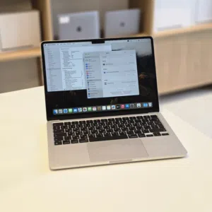 MacBook Air - 8GB RAM - 256GB SSD - Battery 100%