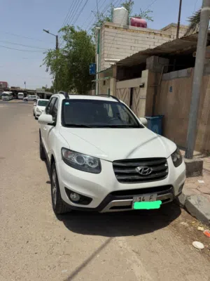 Used Hyundai Santa Fe in Basra