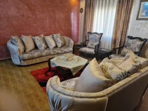 طقم كنب تركي مفصل للبيع بسعر مغري ____________