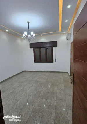 فيلا دوبلكس للإيجار في طريق المشتل عين زارة بالقرب من شيل المشتل قريب ع الرئيسي بسعر 3000د وعمولة مك